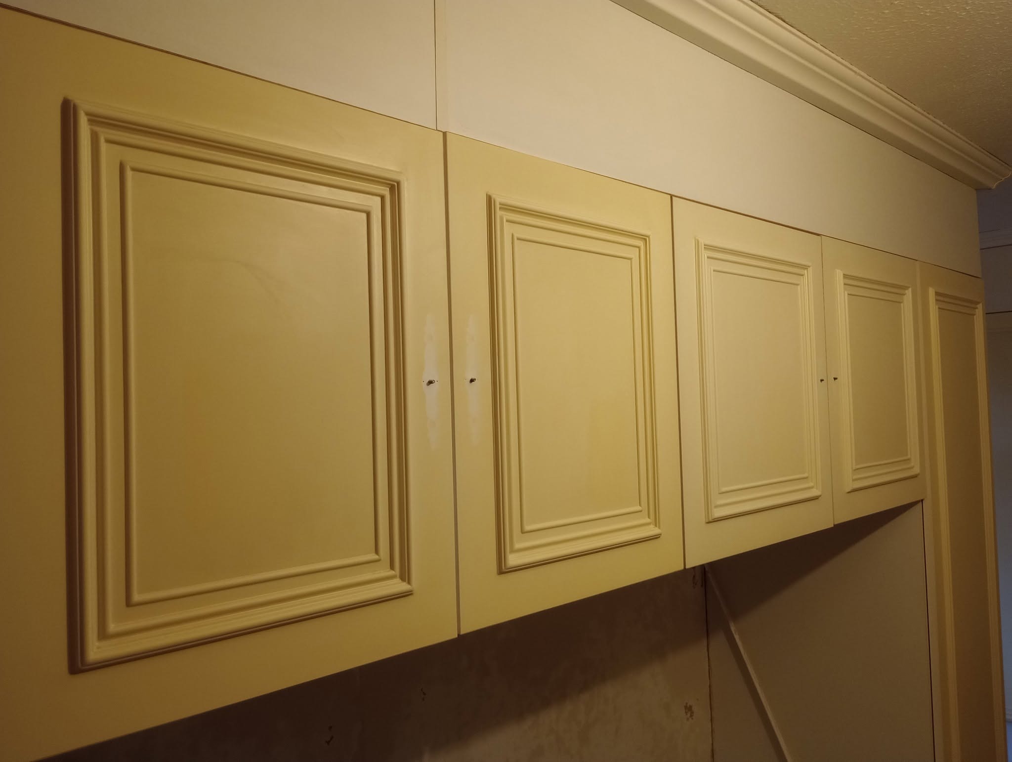 Yellowed built-in cupboard doors before painting